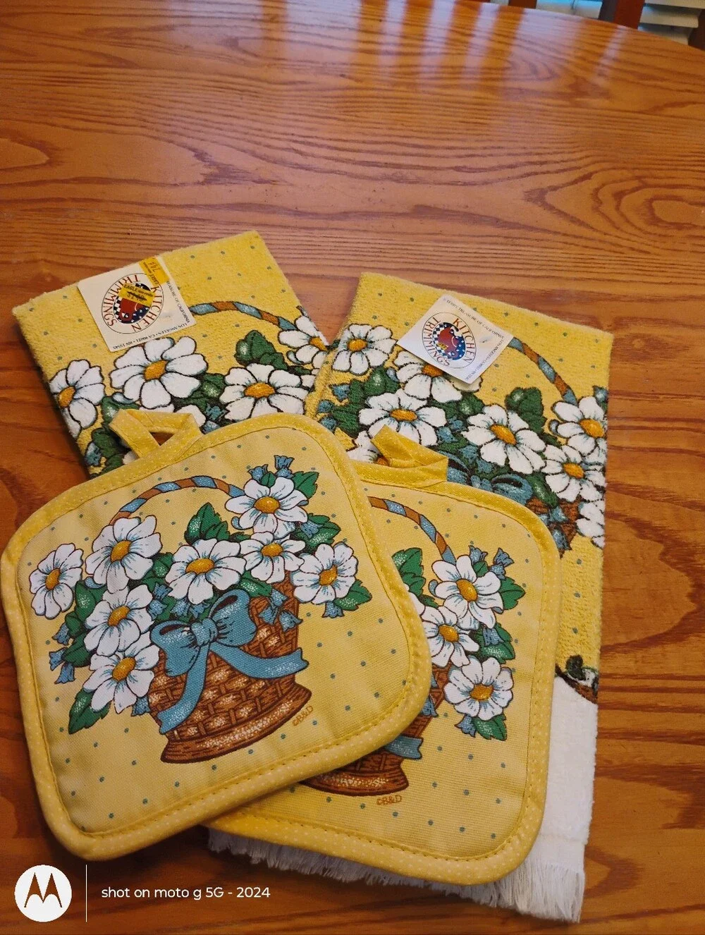 Yellow Floral Basket Kitchen Towel and Pot Holder Set New